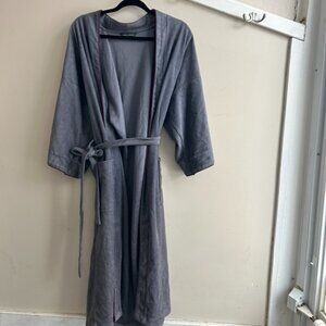 🛁🇨🇦 Marks & Spencer Men’s Robe – Grey with Maroon Trim (One Size) 🇨🇦🛁